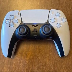 PlayStation 5 controller